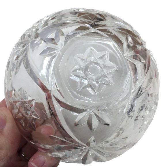 Vintage small crystal dish with petal pattern - fancy dishes - pretty small cond - Picture 4 of 7